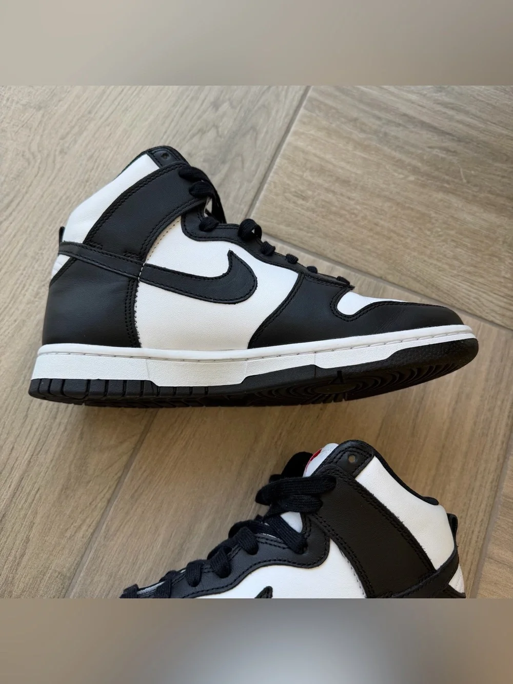 Nike Dunk High women’s sneaker shoe sz 8 black white